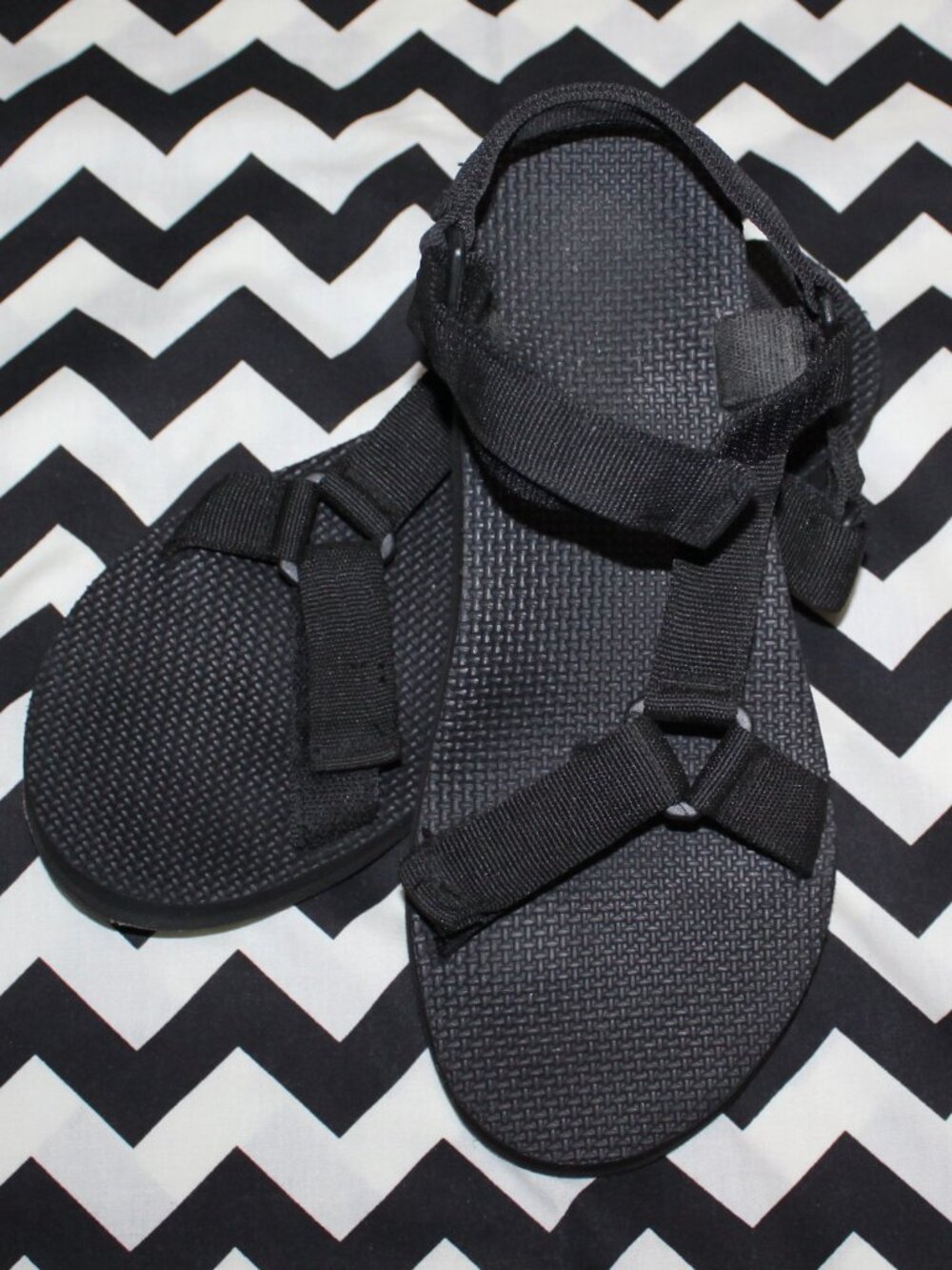 Basic Black Velcro Adjustable Sandals---Size: Women's 9.5